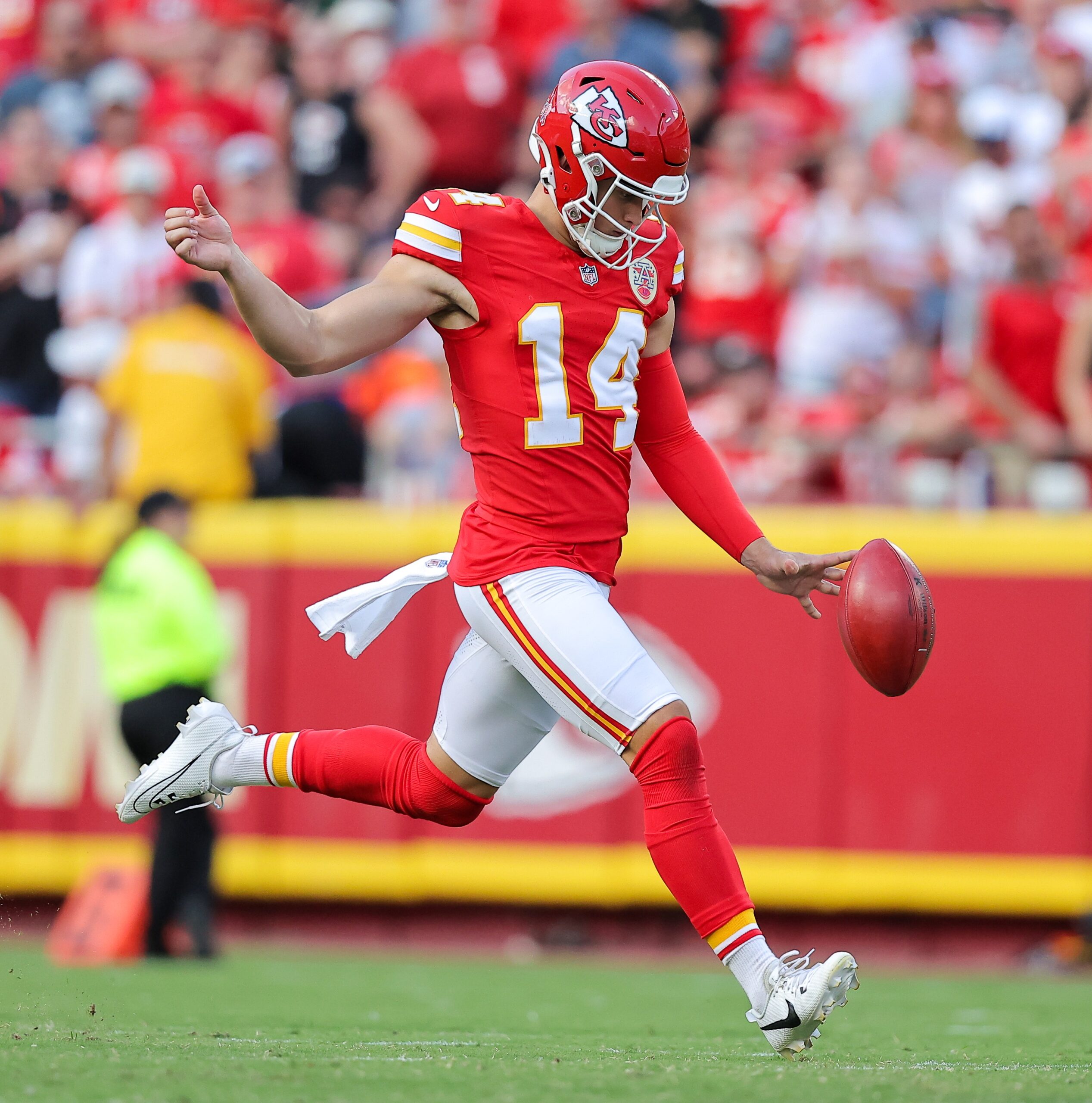 BREAKING: Chiefs Re-Sign Ray Guy Winner in $1M Deal to Continue Remarkable Comeback