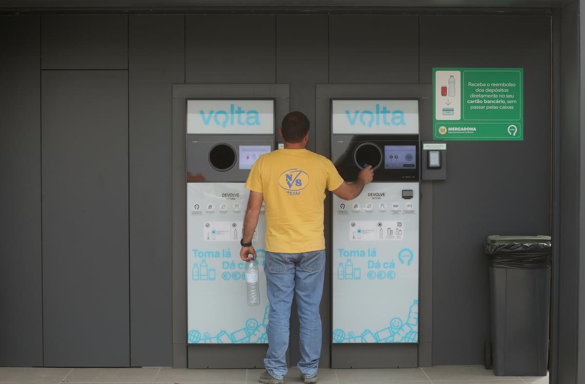 En los supermercados Mercadona ya se pueden devolver latas y botellas por dinero, pero en Portugal | Clima y Medio Ambiente | EL PAÍS