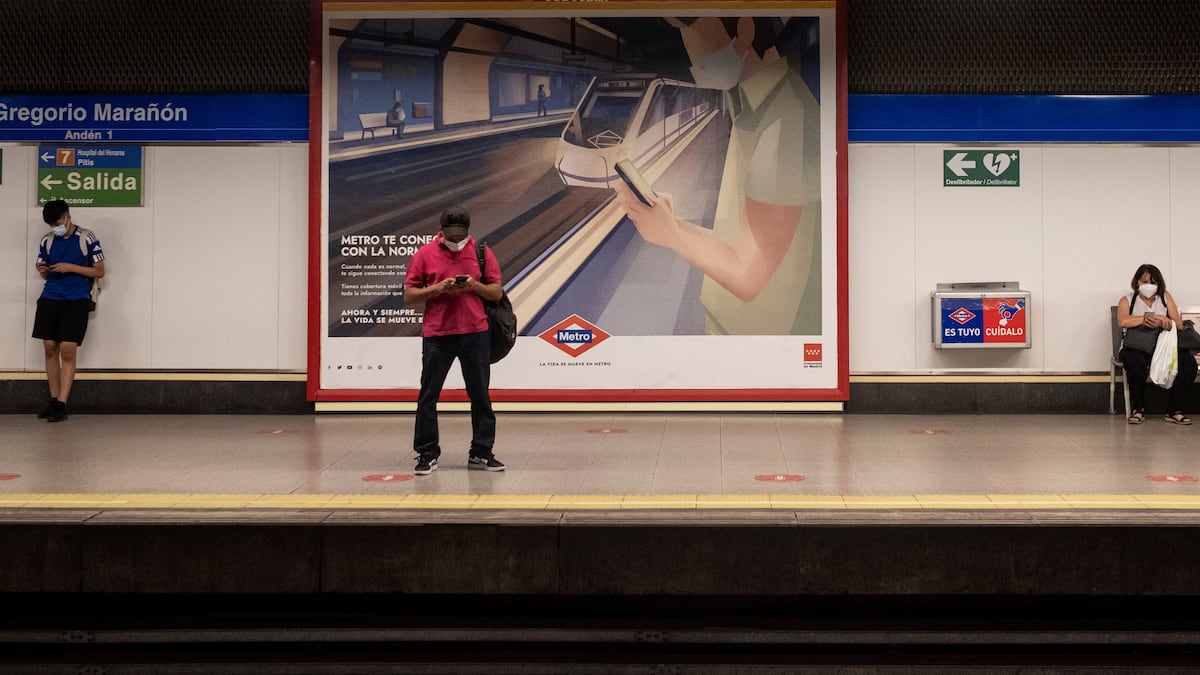 Dos heridos y ocho detenidos tras una pelea con arma blanca en el metro de Madrid | Noticias de Madrid | EL PAÍS