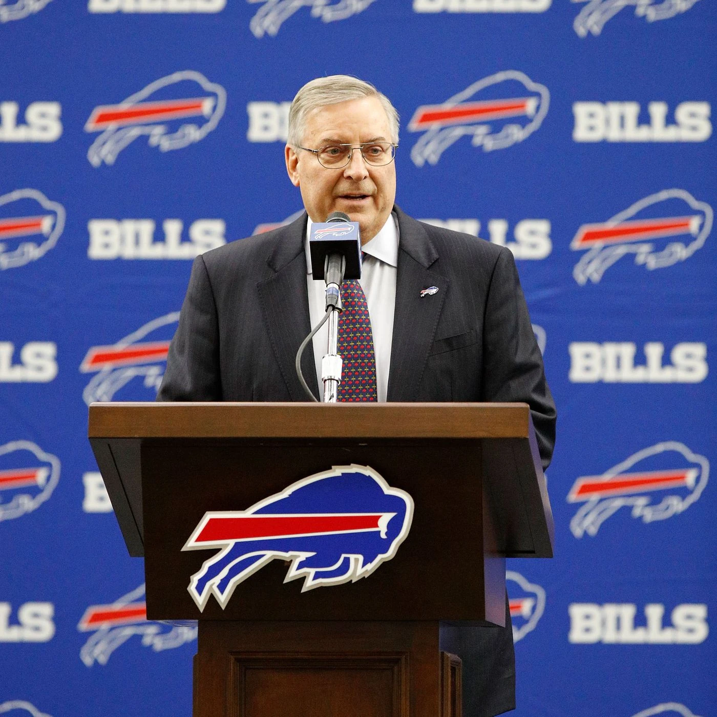 Just 12 hours after Governor Kathy Hochul called an emergency midnight meeting with billionaire Theresia Gouw, Buffalo Bills owner Terry Pegula unexpectedly announced the "Pennsylvania Bills" project.