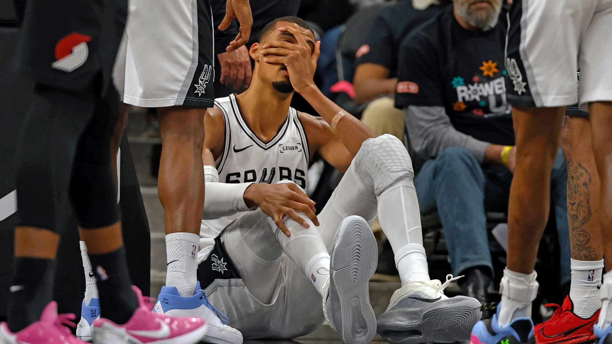 Victor Wembanyama (concussion) out for Game 3 vs. Blazers
