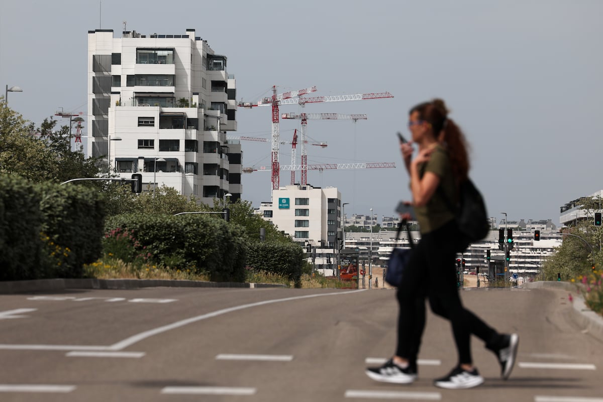 Valdebebas, el barrio que nació hace dos décadas como emblema del nuevo urbanismo y hoy es lo opuesto al modelo de Almeida | Noticias de Madrid | EL PAÍS