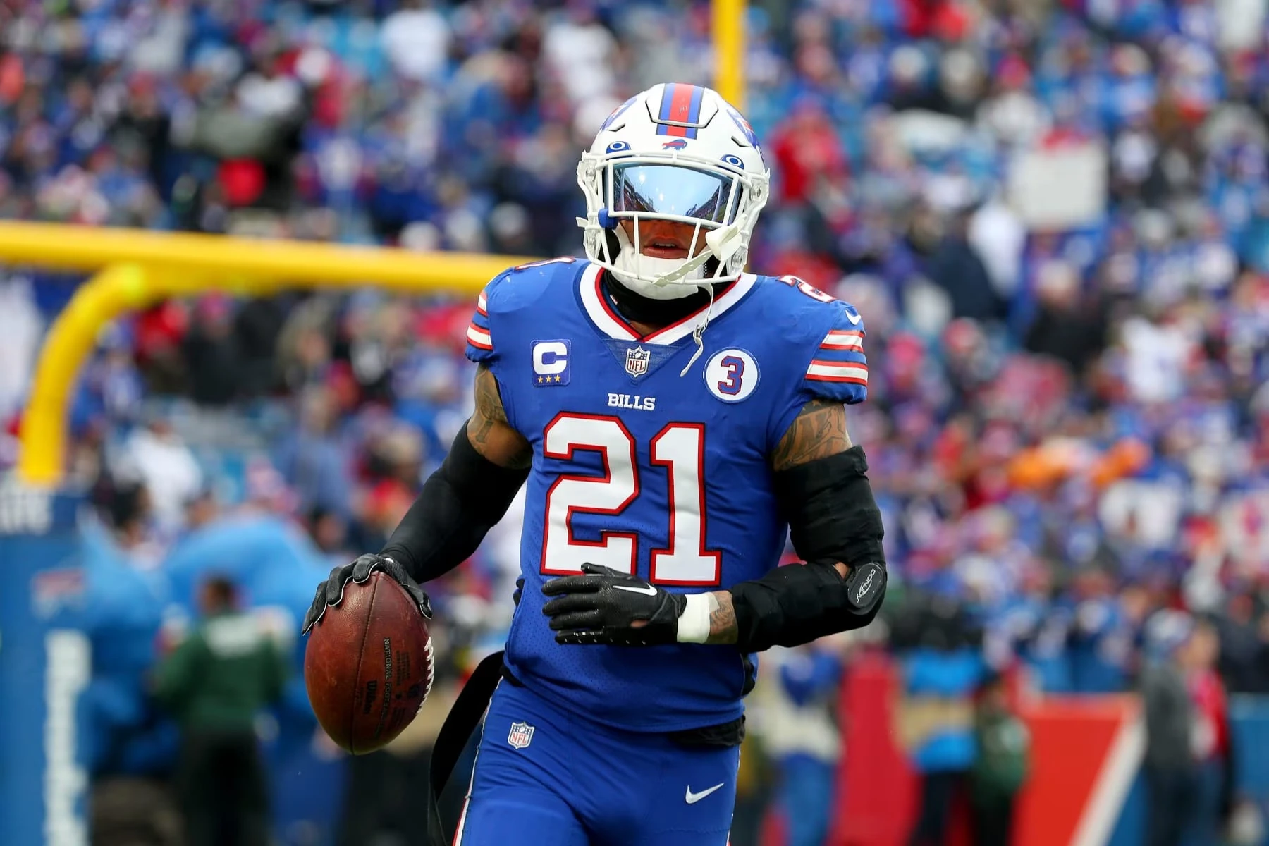 Chiefs’ $158 Million Defensive Nightmare Shocks NFL by Rejecting Bigger Offers From Ravens and 49ers, Chooses Loyalty to Kansas City Amid Cap Crunch
