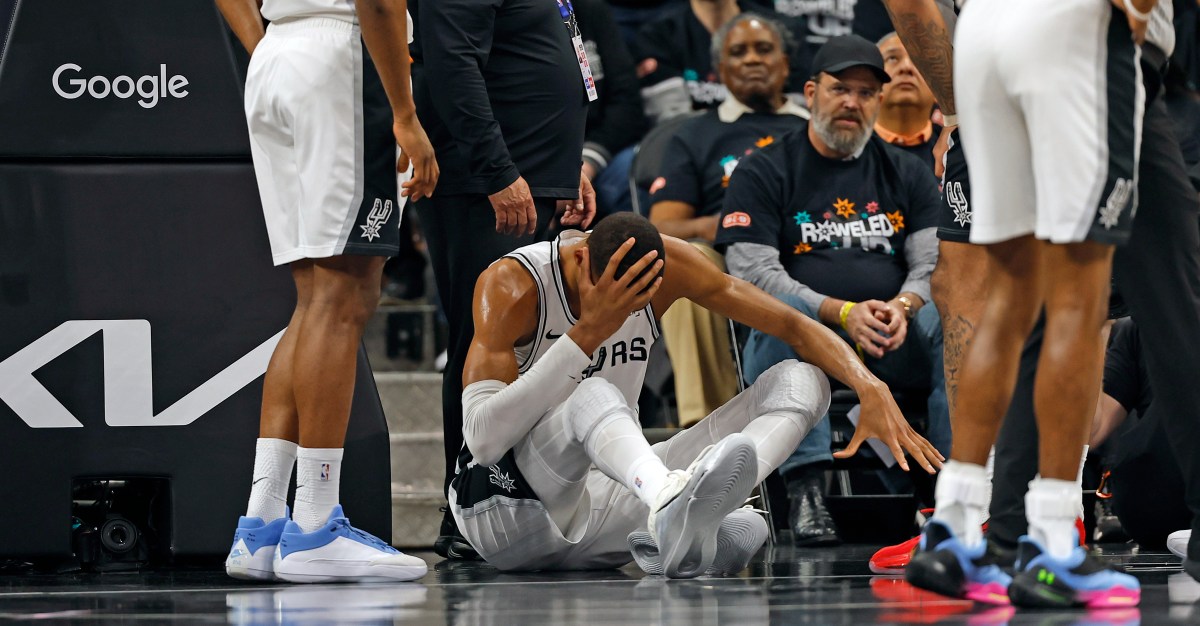 Spurs let Game 2 slip away as injuries, cold finish doom team versus Blazers | Pounding The Rock
